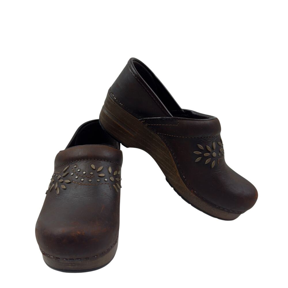 Dansko Patricia Distressed Leather Clogs Brass Studs Women's Size 36/5.5-6